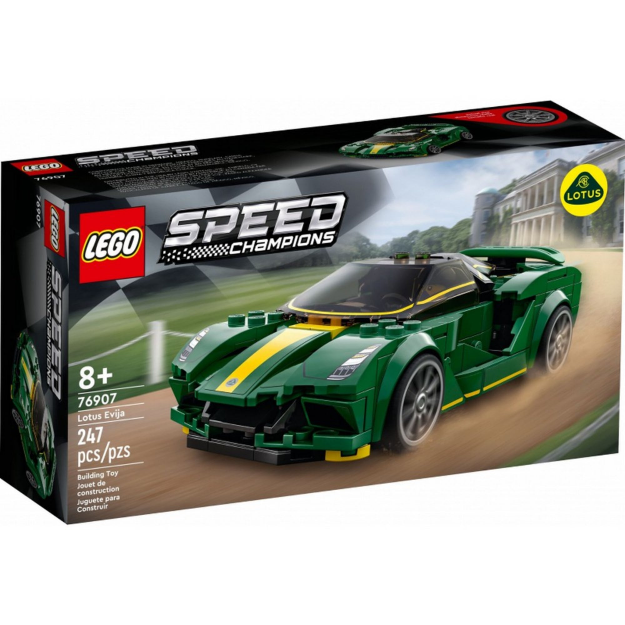 A LEGO Speed Champions Lotus Evija (76907) szett dobozának előlapja, amelyen a sportautó egy angol kastélyparkban száguld, jól látható a LEGO és a Lotus logó is.
