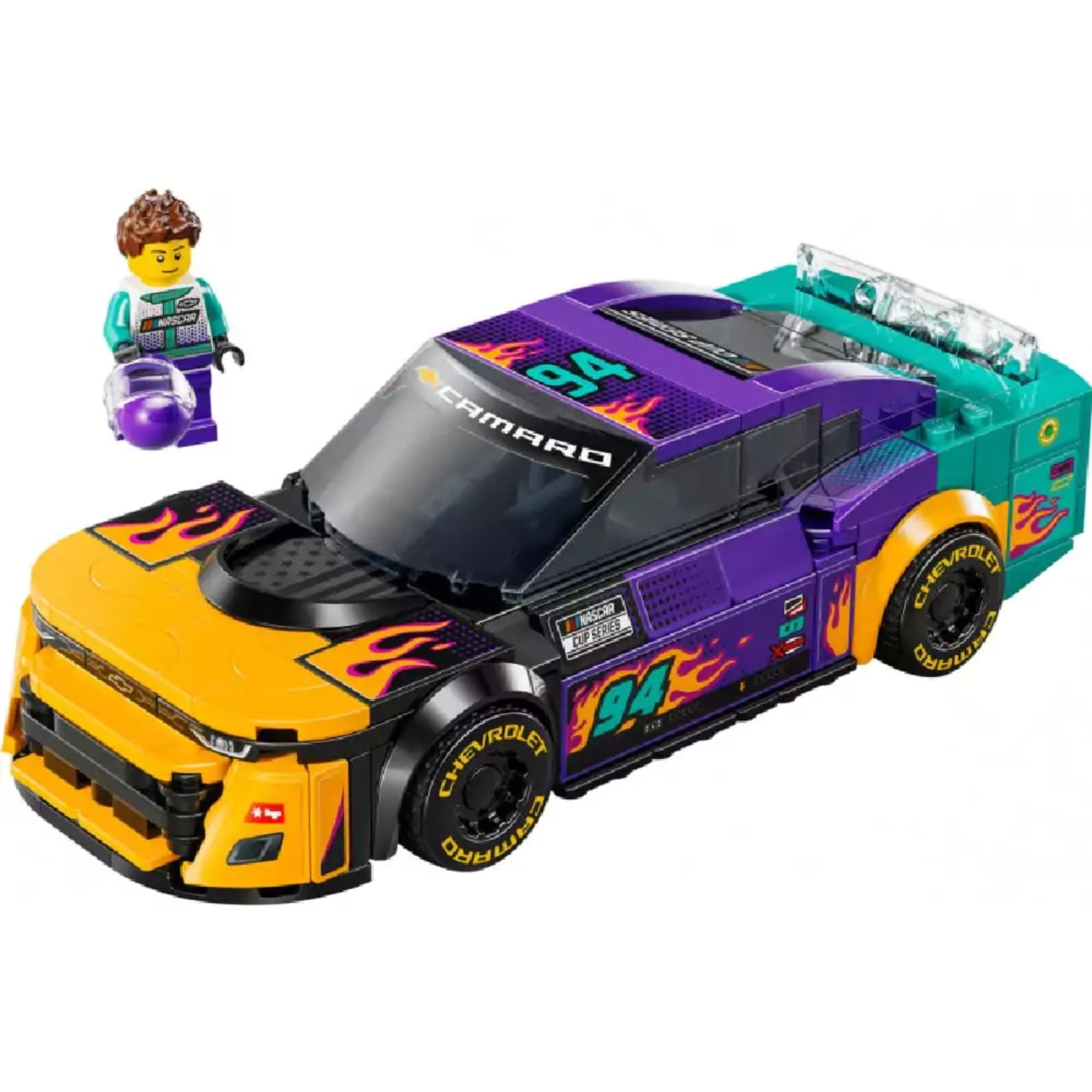 LEGO Speed Champions NASCAR Chevrolet Camaro ZL1 versenyautó teljesen megépítve, élénk sárga, lila és türkiz színekben, lángmintákkal díszítve, mellette egy versenyző minifigura sisakkal és bukósisakkal.