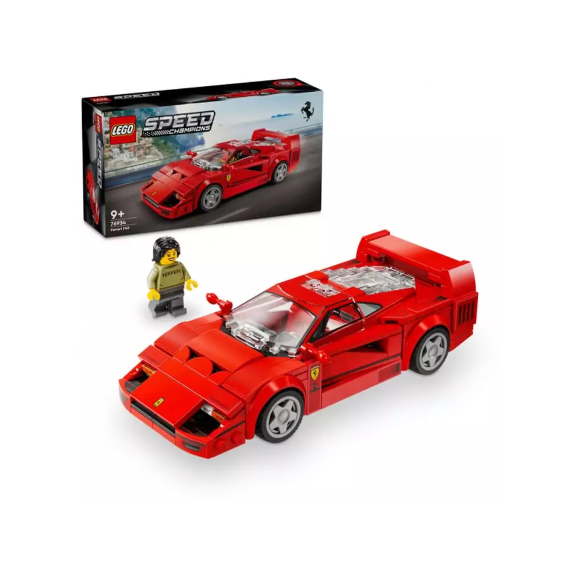 LEGO Speed Champions Ferrari F40 (76934) versenyautó összeépítve, a piros sportkocsi mellett egy Ferrari logós minifigura és a szett doboza látható háttérben.