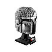 A LEGO Star Wars A Mandalóri sisak (75328) modell oldalnézete, mely kiemeli a sisak sima és lekerekített felületét.