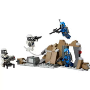 A LEGO Star Wars 75373 harci csomag teljes készlete: Mandalori harcosok és birodalmi kommandósok küzdenek egy sziklás mandalore-i bázison különféle fegyverekkel és kiegészítőkkel.
