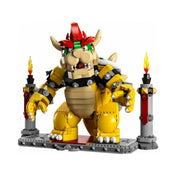 A LEGO Super Mario A hatalmas Bowser (71411) teljes egészében összeépítve, láthatóak a részletes páncélok, hegyes karmok és a díszített talapzat.