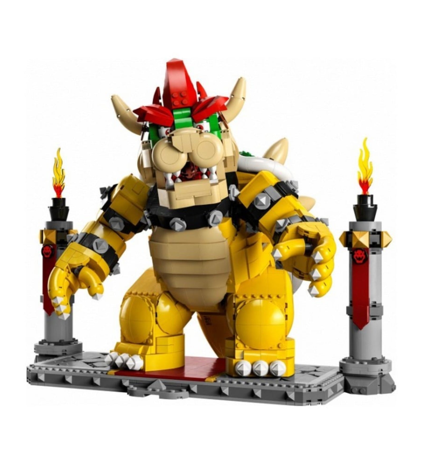 A LEGO Super Mario A hatalmas Bowser (71411) teljes egészében összeépítve, láthatóak a részletes páncélok, hegyes karmok és a díszített talapzat.