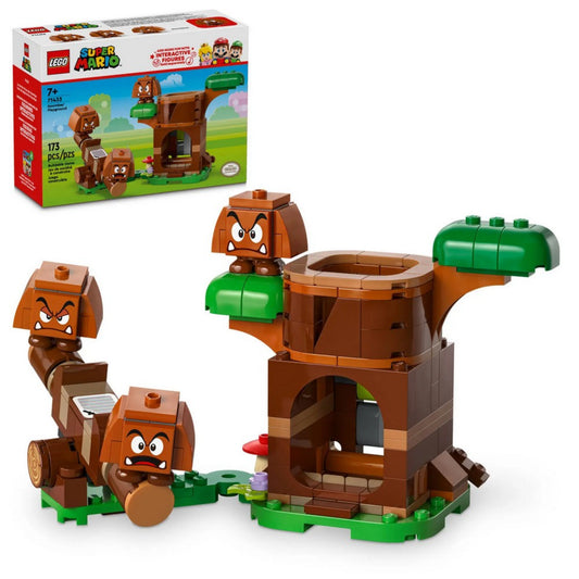 A LEGO Super Mario Goomba játszótér (71433) doboza és a mellette felépített teljes játékkészlet, benne a faépítmény és a Goomba ellenségek.