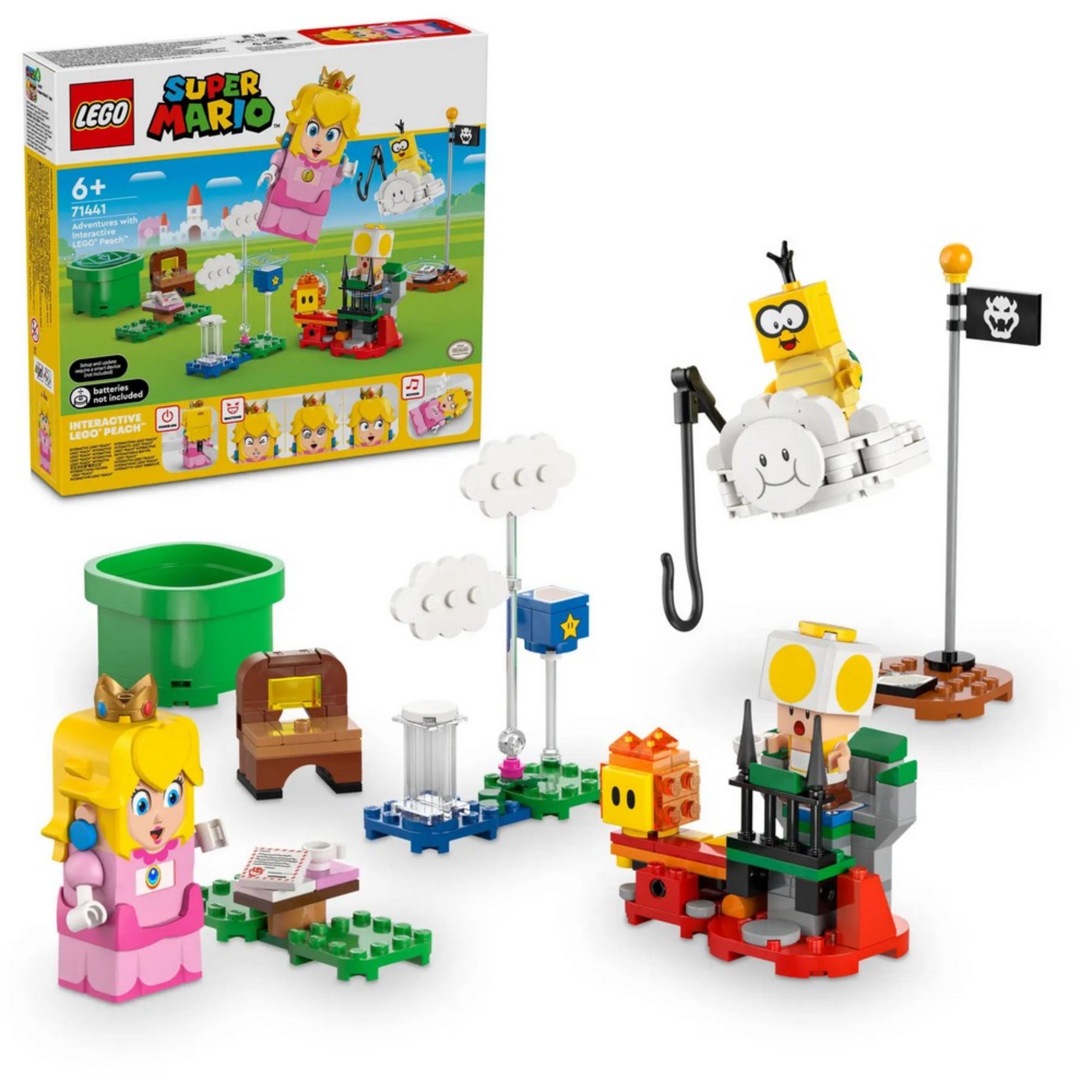 A doboz és a teljes LEGO pálya összeszerelve, előtérben Peach hercegnő, hátul Lakitu a zászlórúd mellett, valamint a készlet többi interaktív eleme.