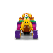 A LEGO Super Mario Mario Kart Baby Peach és Grand Prix szett (72036) Baby Peach aranyos virágos versenyautója elölről.
