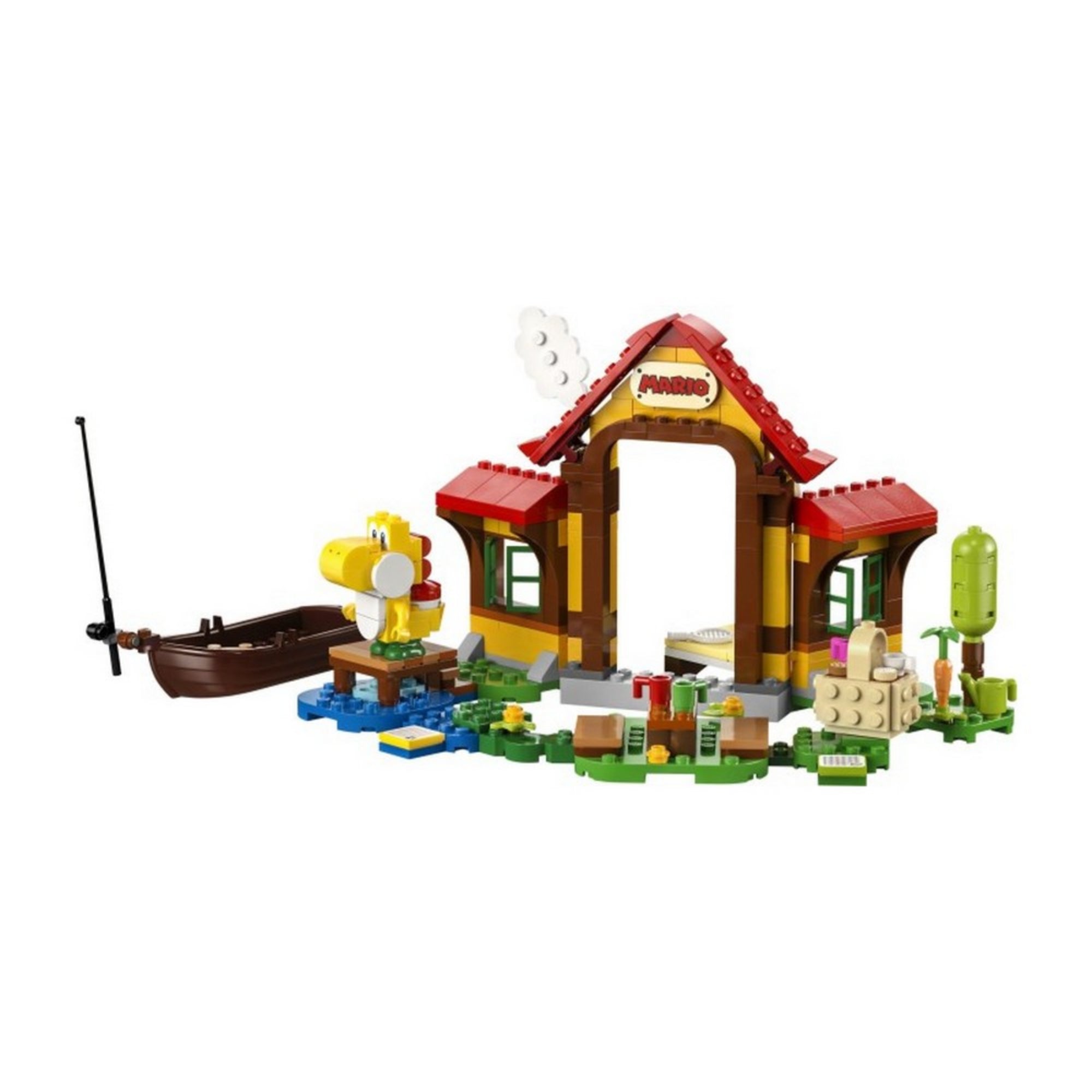 A LEGO Piknik Mario házánál szett (71422) teljes, összeépített változata, középen a piros tetős házzal, bal oldalon csónakkal és horgászbottal, valamint különböző vidám elemekkel és kiegészítőkkel.