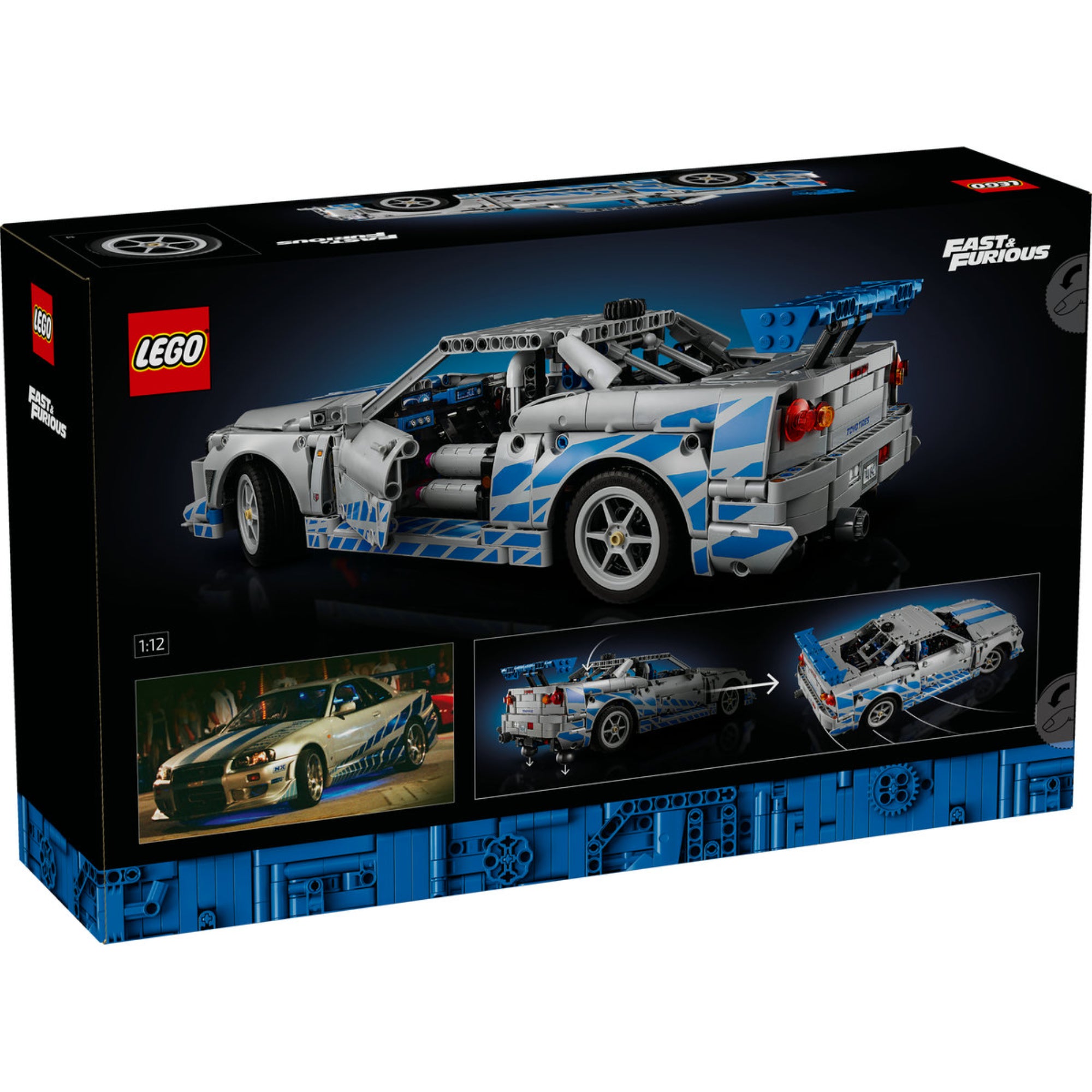 A LEGO Technic 42210 Fast & Furious Nissan Skyline GT-R (R34) szett hátoldala, a filmjelenetet idéző autómodell hátsó nézete és extra építési részletek bemutatása.