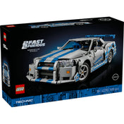  A LEGO Technic 42210 Fast & Furious Nissan Skyline GT-R (R34) szett doboza közelről, jól látható a 1410 darabos felirat és a részletesen kidolgozott modell eleje.