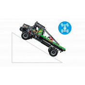 A LEGO Zetros modell oldalsó képe, ahogy egy meredek emelkedőn halad felfelé, jelezve a 4x4 hajtást és terepképességeit.