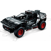 LEGO Technic Audi RS Q e-tron 42160 versenyautó ferde elölnézetből, irányjelző nyilakkal és részletes karosszériával, Audi logóval és piros keréktárcsákkal.