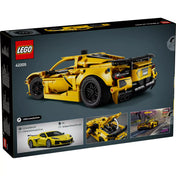  LEGO Technic Chevrolet Corvette Stingray (42205) hátulnézetből, kiemelve a részleteket és mozgó alkatrészeket.