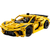  LEGO Technic Chevrolet Corvette Stingray (42205) modell közelről, összeépítve, az autó eleje és oldala látható.