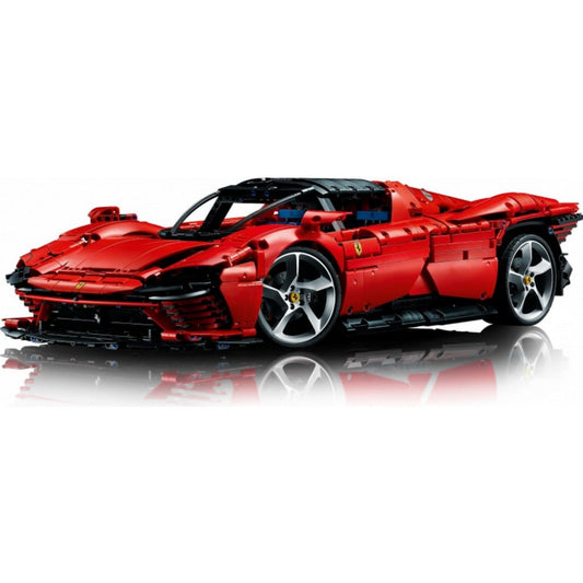 A LEGO Technic Ferrari Daytona SP3 készlet részletesen megépített modellje ferde elölnézetből, jellegzetes piros karosszériával és Ferrari logóval.