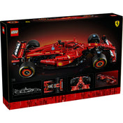 A LEGO Technic Ferrari SF-24 F1 (42207) építőkészlet dobozának hátoldala, amely bemutatja az 1:8 méretarányú modell részletes kidolgozását és funkcióit.