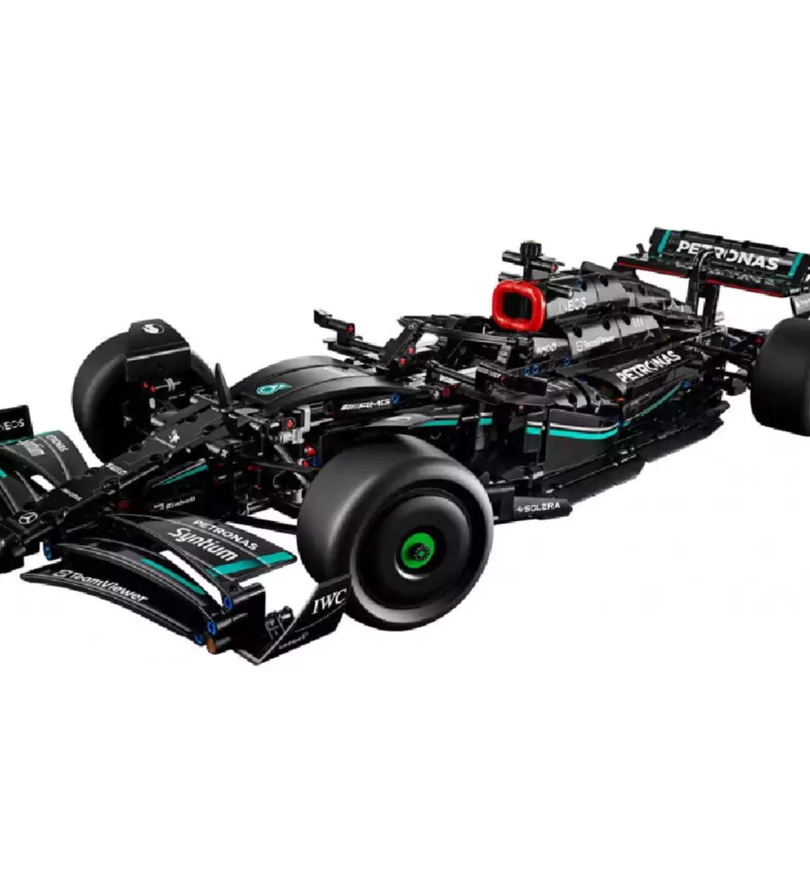 Részletesen megépített LEGO Technic Mercedes-AMG F1 W14 E Performance versenyautó fekete, zöld és piros részletekkel, aerodinamikus formákkal, és látványos első és hátsó szárnyakkal.