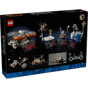 „LEGO Technic NASA Apollo holdjáró jármű (42182) dobozának hátoldala több építési lehetőséggel és valós NASA Apollo 17 küldetés fotóval, valamint technikai rajzzal.”