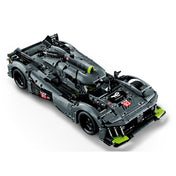 A LEGO Technic PEUGEOT 9X8 versenyautó felülnézetből, jól látható aerodinamikai elemekkel, nyitott hátsó résszel, részletes motorháztetővel és szponzormatricákkal.