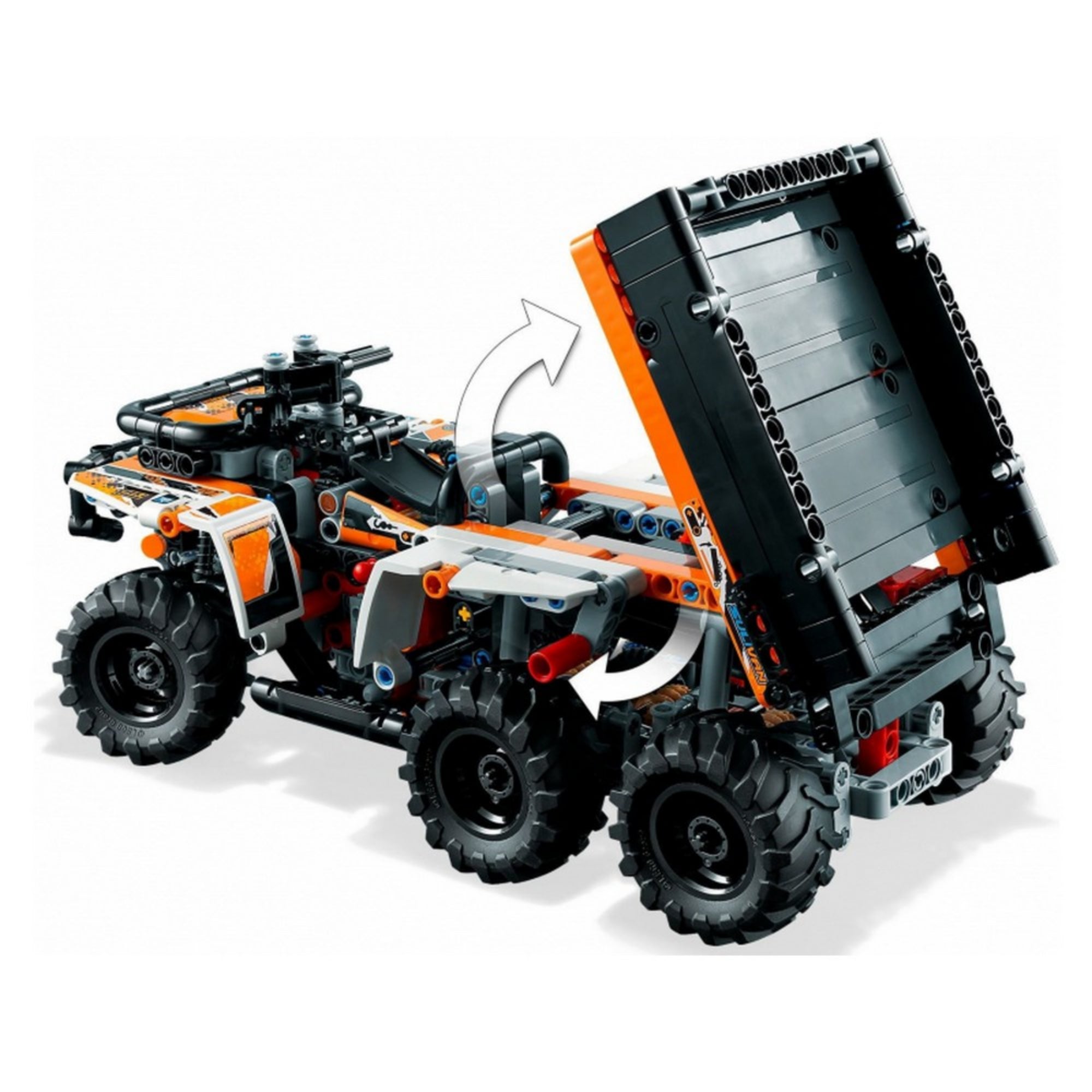 LEGO Technic Terepjáró (42139) hátulnézetből, a billenőplató mozgását szemléltető nyílakkal – jól látható a terepjáró hátsó rakodófelülete és a kidolgozott futómű.