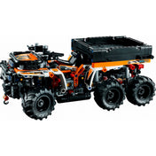 LEGO Technic Terepjáró (42139) oldalnézetből, teljes hosszban – a modell narancssárga, fekete és fehér színekben pompázik, jól kivehető a hatkerék-meghajtású kialakítás.
