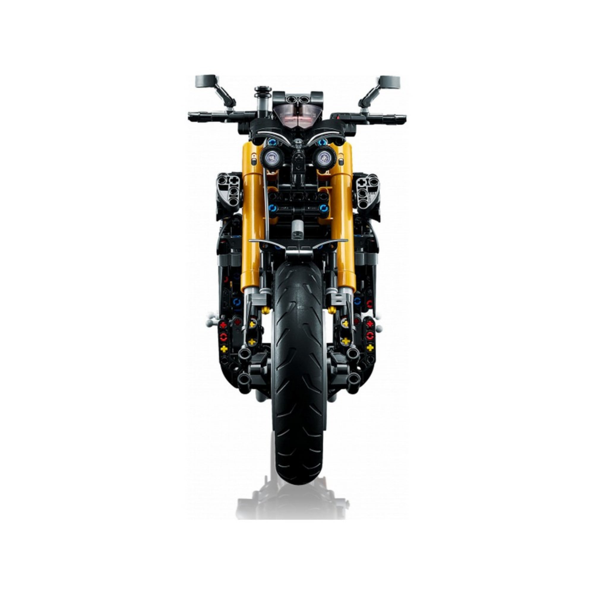 LEGO Technic Yamaha MT-10 SP 42159 motorkerékpár szemből fotózva, jól látható fényszórókkal, tükrökkel, arany villákkal és masszív első gumival.
