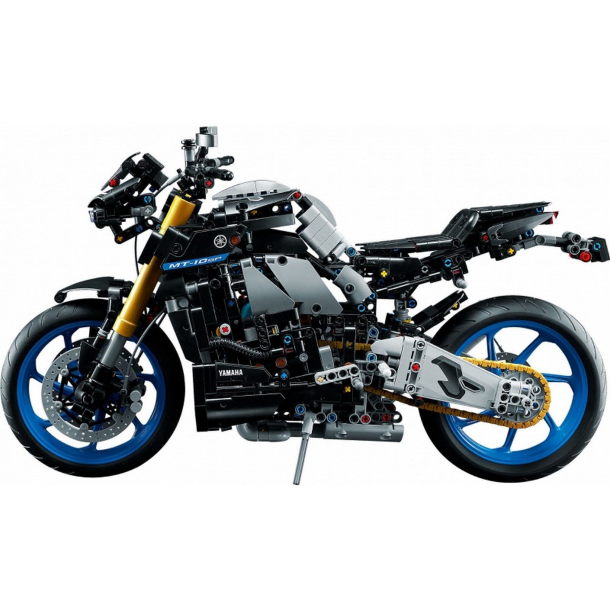 LEGO Technic Yamaha MT-10 SP 42159 modell oldalnézetből, részletgazdag kidolgozással, jól látható lánchajtással, kék felnikkel és Yamaha feliratokkal.