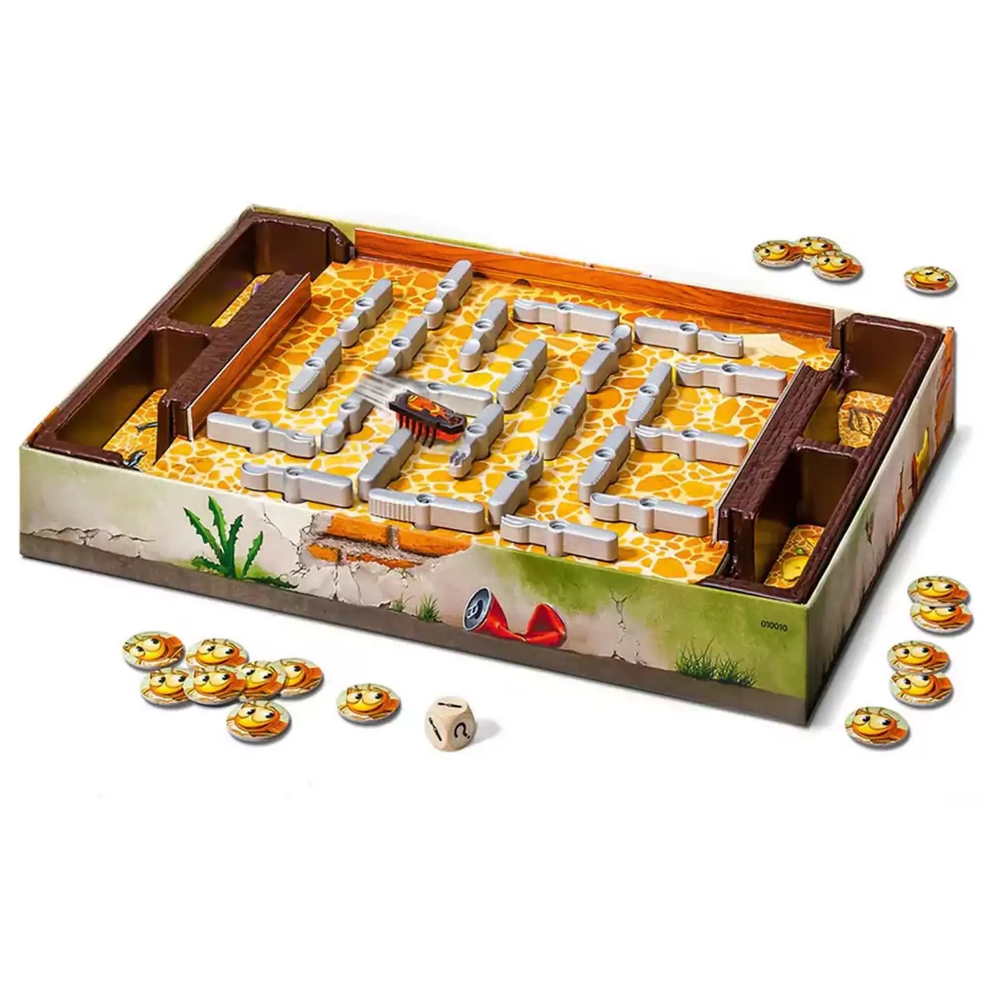 La Cucaracha társasjáték játéktáblája. A labirintusban egy Hexbug Nano robotcsótány mozog, miközben a játékosok dobókockával és zsetonokkal játszanak.