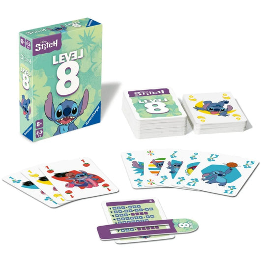 Level 8 Disney Stitch társasjáték doboza és teljes játéktartalma, Stitch grafikás számozott kártyákkal, színes játéklapokkal és pontozókártyával, fehér háttéren elrendezve.