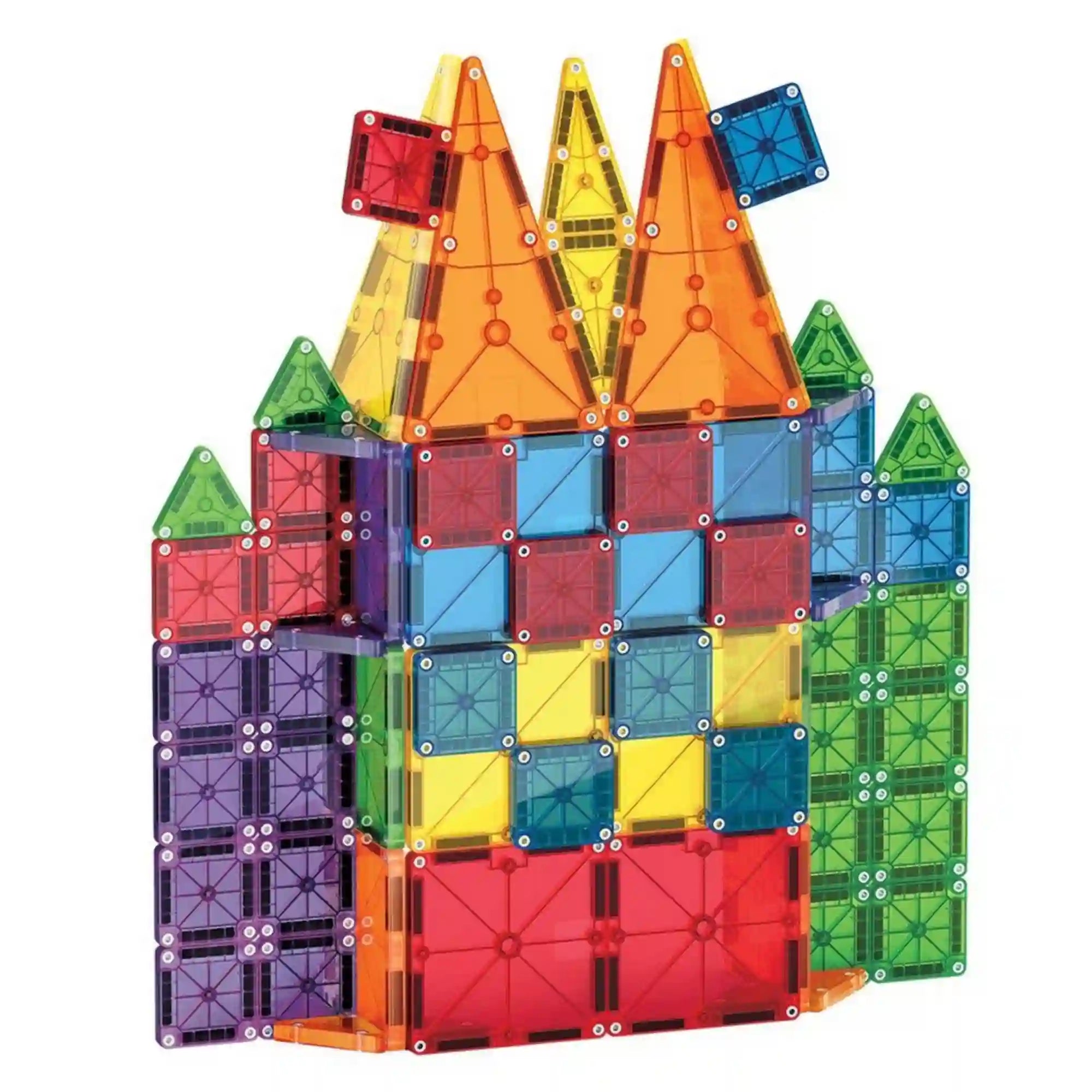 MAGNA-TILES Combo + microMAGS 62 darabos mágneses építőkészletből épített többszintes, színes kastély, magas narancssárga tornyokkal és zöld oldalsó részekkel.