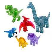MAGNA-TILES Dino World XL mágneses építőkészlet hat áttetsző dinoszauruszfigurája, zöld, kék, piros, sárga és lila színekben.