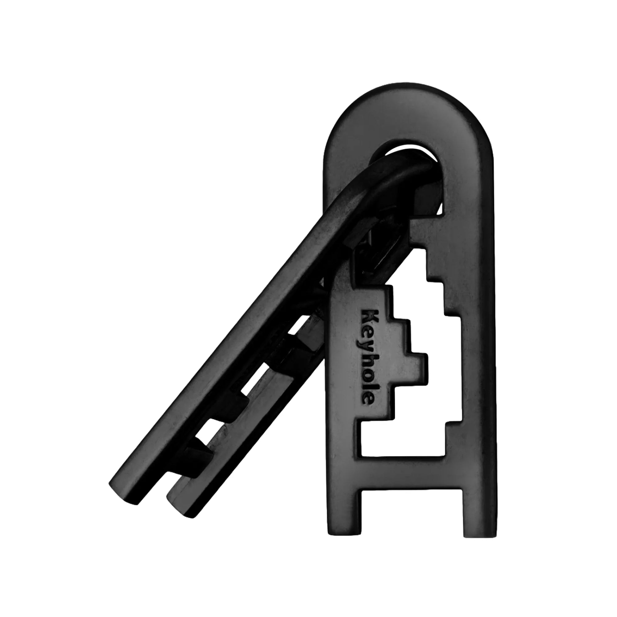A Huzzle Cast Keyhole logikai fém kirakó, fekete színben, összekapcsolt állapotban, oldalnézetből fotózva.