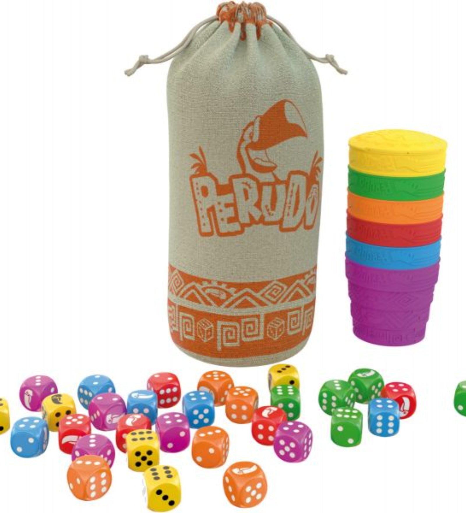 A Perudo társasjáték szettje: vászonzsák narancssárga mintával, hat színes műanyag pohár egymásra pakolva, valamint különböző színű dobókockák szétszórva az előtérben.