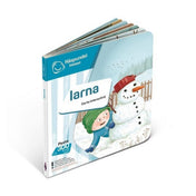 Răspundel Istetel – Iarna interaktív könyv borító: A téli témájú interaktív könyv borítóján egy kisfiú hóembert épít, havas tájjal a háttérben.