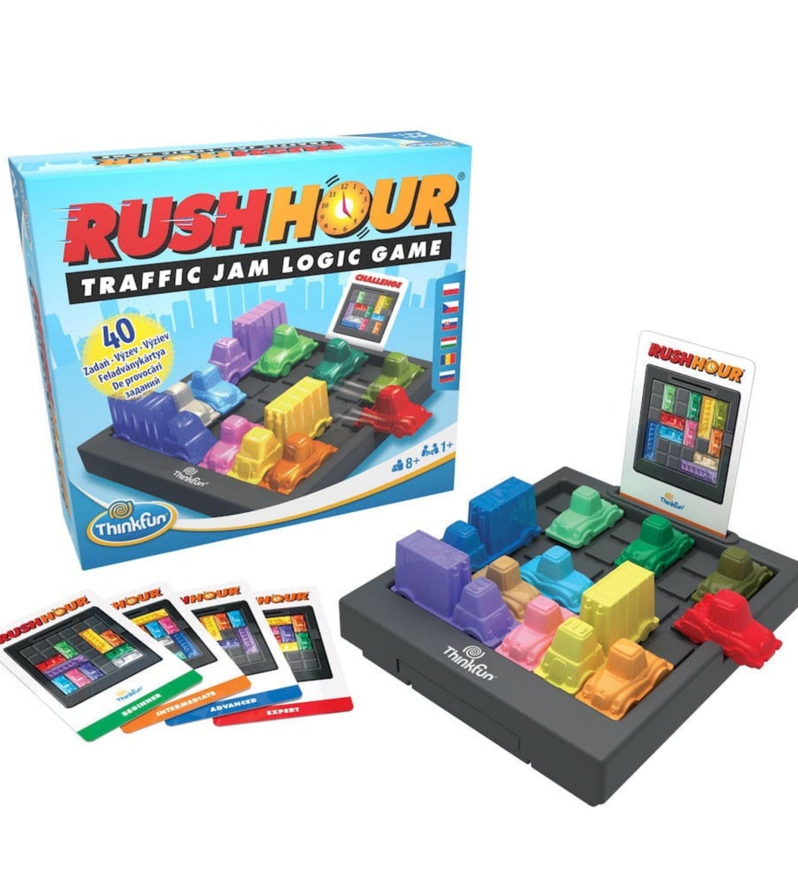 ThinkFun Rush Hour Csúcsforgalom társasjáték doboza és játéktábla színes járművekkel, feladványkártyákkal és piros autóval a kijáratnál.
