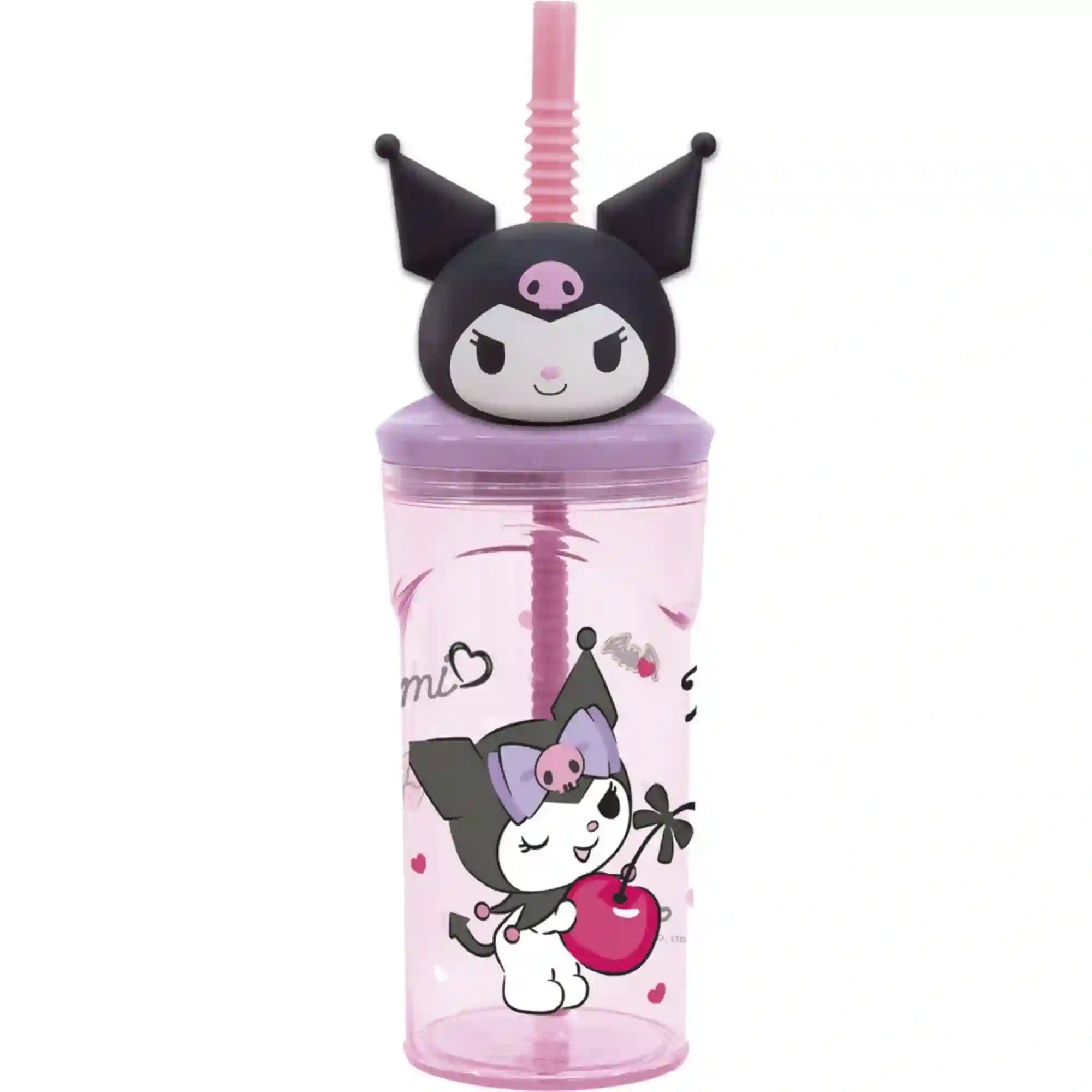 STOR Kuromi mintás 360 ml-es gyerekpohár, áttetsző rózsaszín pohártesttel, lila fedéllel, hajlítható rózsaszín szívószállal, 3D Kuromi fejjel és cseresznyés, szívecskés mintával.