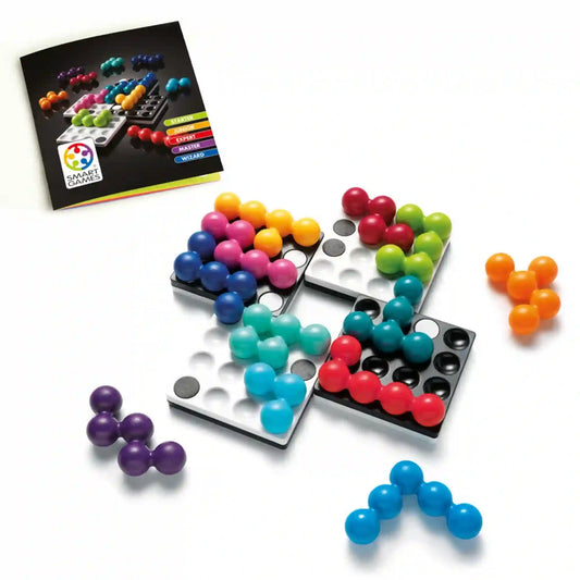 A Smart Games Quadrillion logikai játék mágneses táblái, színes elemei és feladványfüzete.