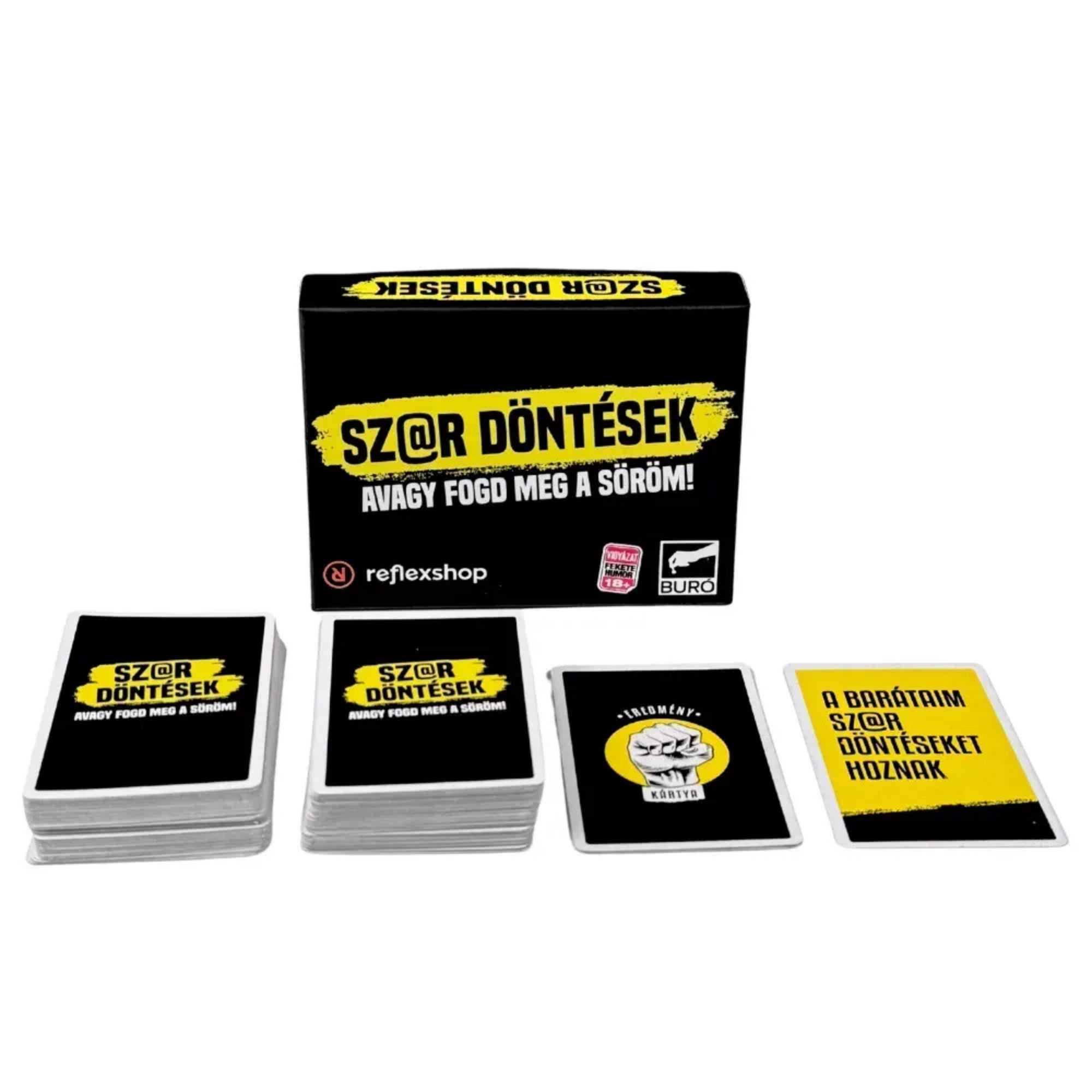 Sz@r döntések társasjáték teljes tartalma kiterítve, doboz, több pakli kérdés- és eredménykártya, valamint „A barátom sz@r döntéseket hoznak” feliratú lap fehér háttéren.