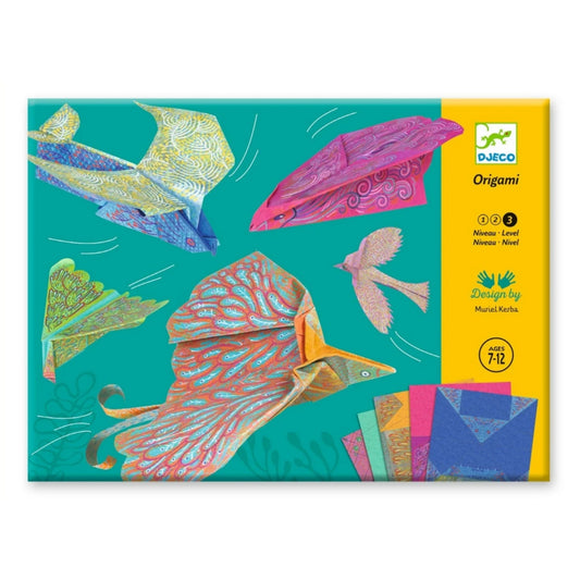 Djeco Origami Szárnyaló madarak kreatív készlet doboza, színes, mintás papírmadarakkal, 7–12 éveseknek.