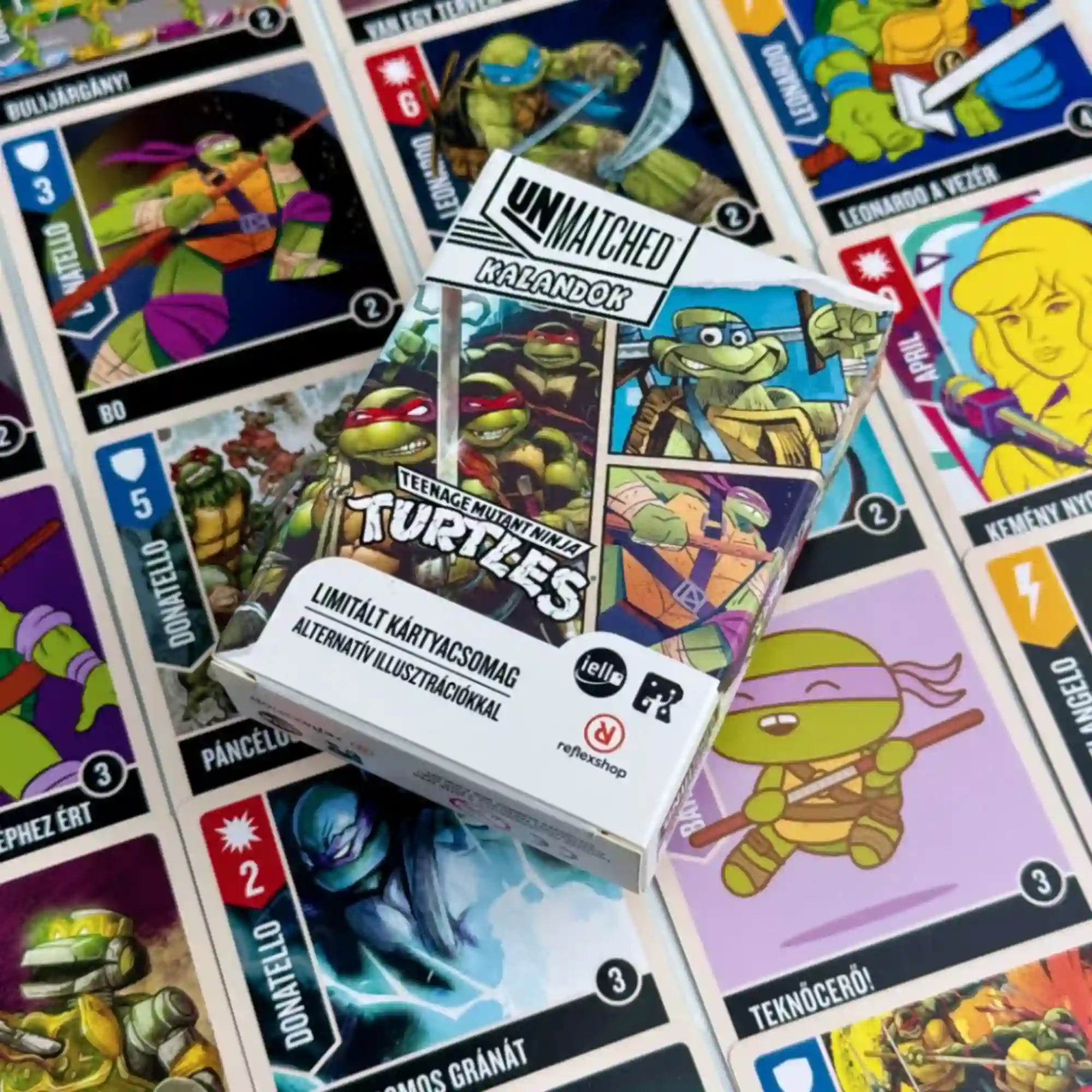 Unmatched Kalandok – Teenage Mutant Ninja Turtles magyar nyelvű társasjáték limitált kártyacsomagja, a négy Tini Nindzsa Teknőc illusztrációival, színes karakterkártyákon.