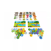 Két játékos játéktáblája a Cascadia Juniorból, különféle állatos lapkákkal és színes zsetonokkal kirakva.