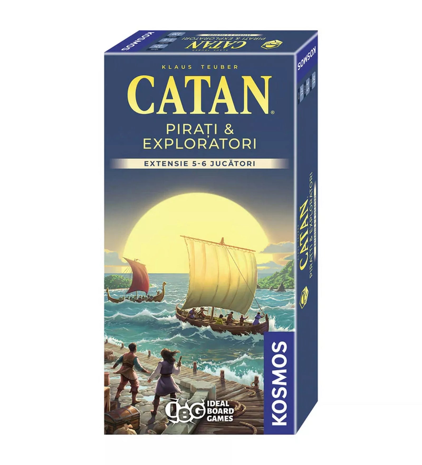 A Catan: Pirați și exploratori – 5–6 jucători kiegészítő doboza, amelyen naplementében hajózó vitorlások láthatók. A borítón a Catan logó és a Kosmos kiadó emblémája szerepel.