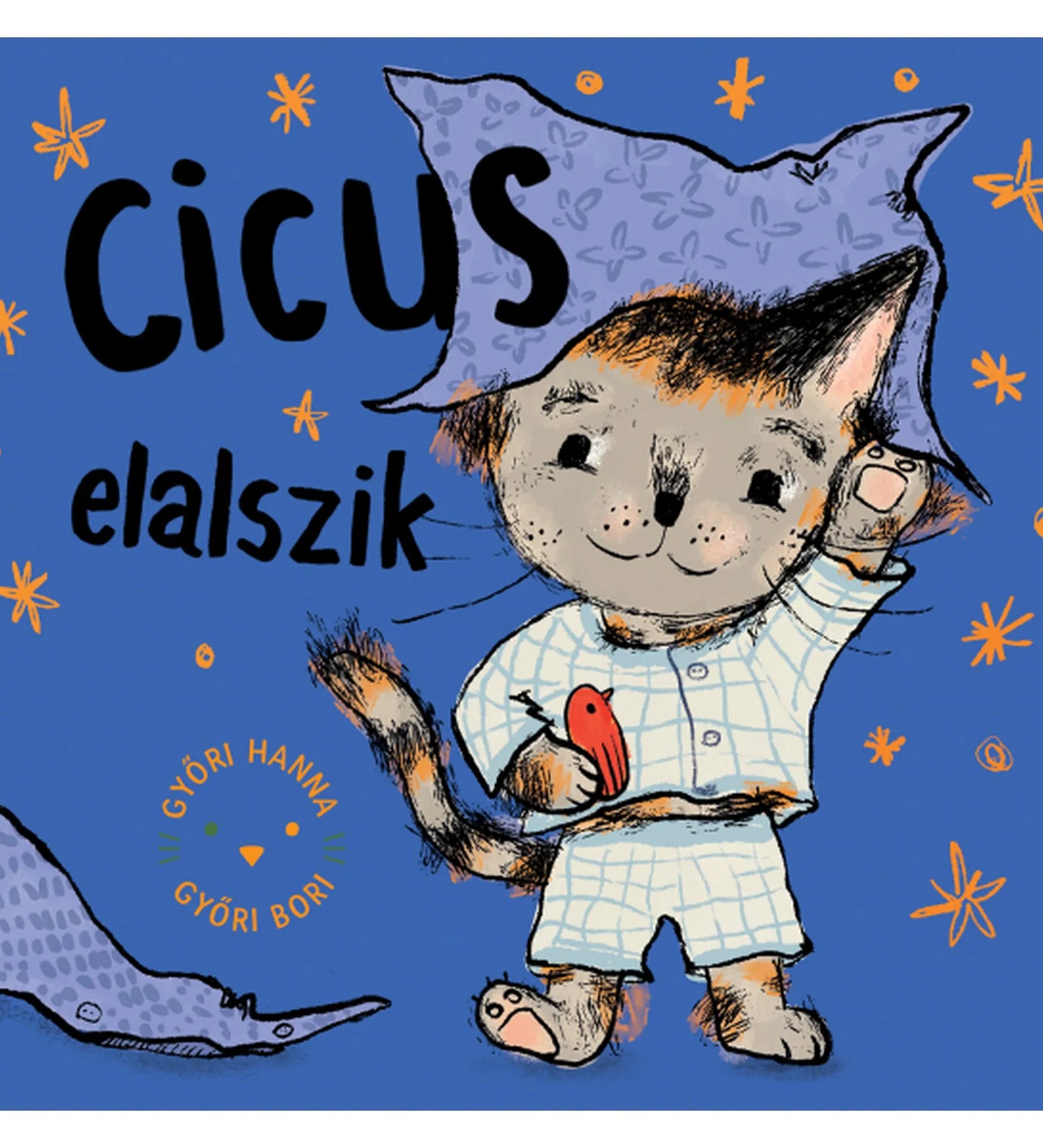 A Cicus elalszik könyv borítója: mosolygó kiscica pizsamában párnát tart a fején, kezében piros halacskával, kék háttéren csillagokkal.