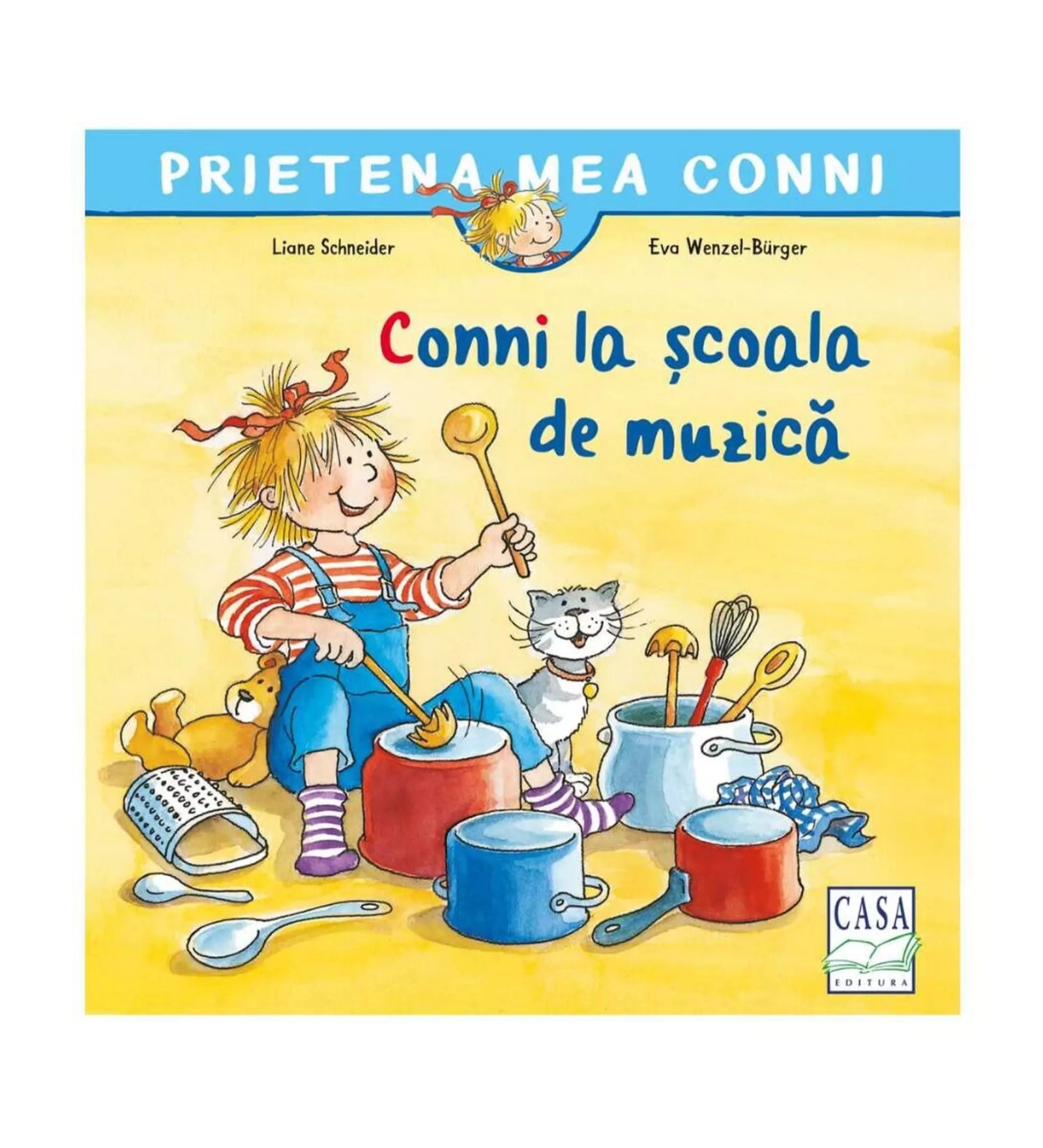 A könyvborítón a „Prietena mea Conni – Conni la școala de muzică” című gyerekkönyv látható. A rajzon Conni, a kislány kék kertésznadrágban és piros-fehér csíkos pólóban fakanalakkal dobol különböző lábasokon és fazekakon, mellette egy mosolygós macska ül.