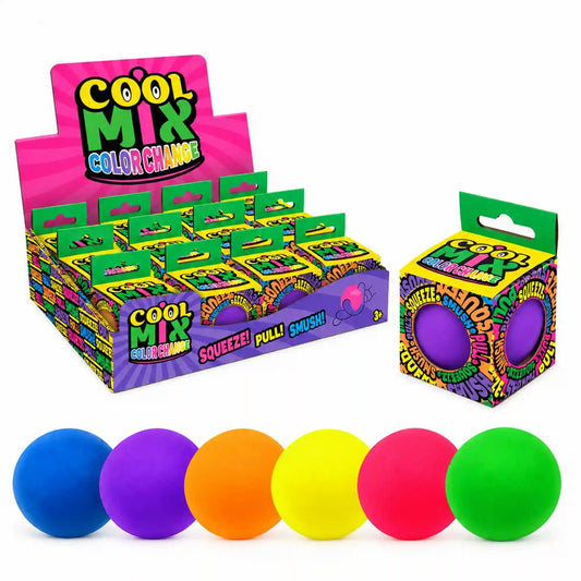 Cool Mix Squishy 7cm stresszlevezető játék (lila), színes bemutatóállványon elhelyezett dobozokkal és hat különböző színű labdával.