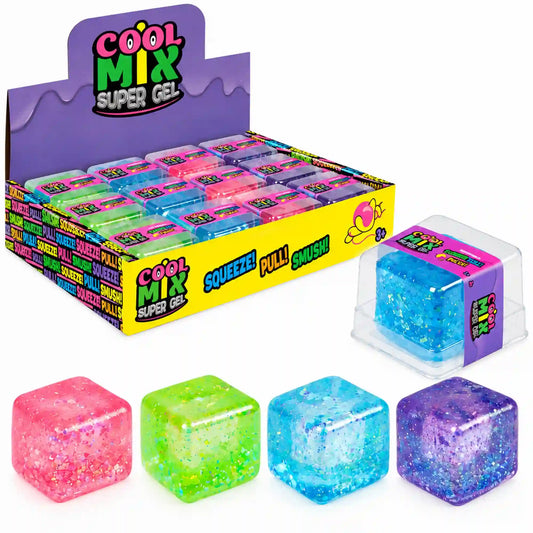 Cool Mix Squishy: Super Gel Cube stresszlevezető játék (kék) – Színes bemutatóállványon sorakozó gélkockák, mellettük egy csomagolt kék kocka, alul négy különböző színű, csillámos gélkockával.