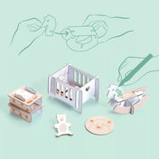 Karton bútorok közelről: kiságy, hintaló, polcok és medvefigurás kiegészítők. A háttér rajzolt útmutatóval mutatja, hogyan illeszthetők össze az elemek, illetve hogyan lehet kiszínezni őket.