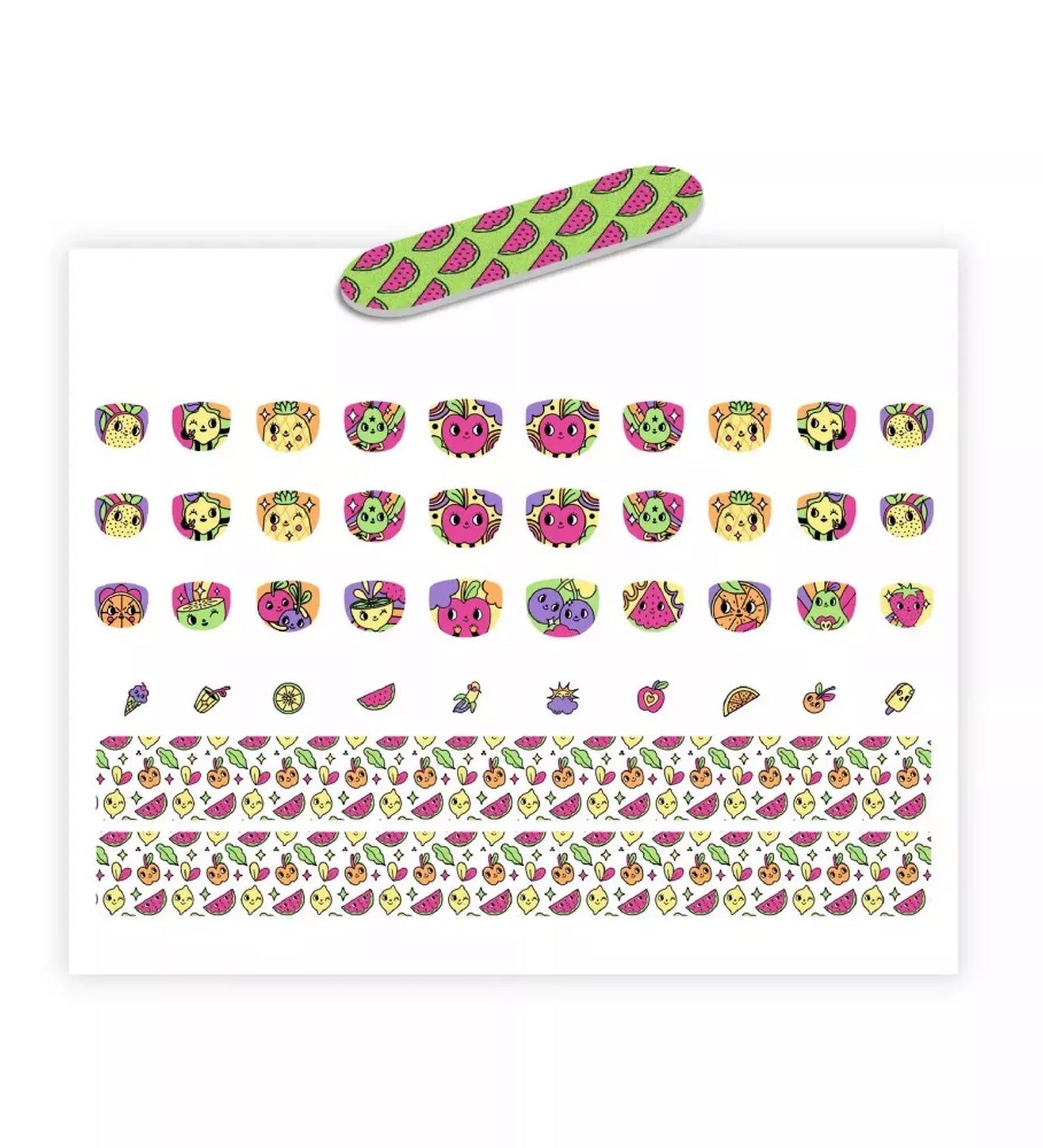 Az Emojik Köröm Matrica készlet matricalapja különböző gyümölcs- és emoji ihlette köröm matricákkal. Láthatók ananász, görögdinnye, cica, panda és színes gyümölcsfejek, valamint apró kiegészítő matricák. A lap tetején egy neon zöld–rózsaszín görögdinnyés mintájú körömreszelő található