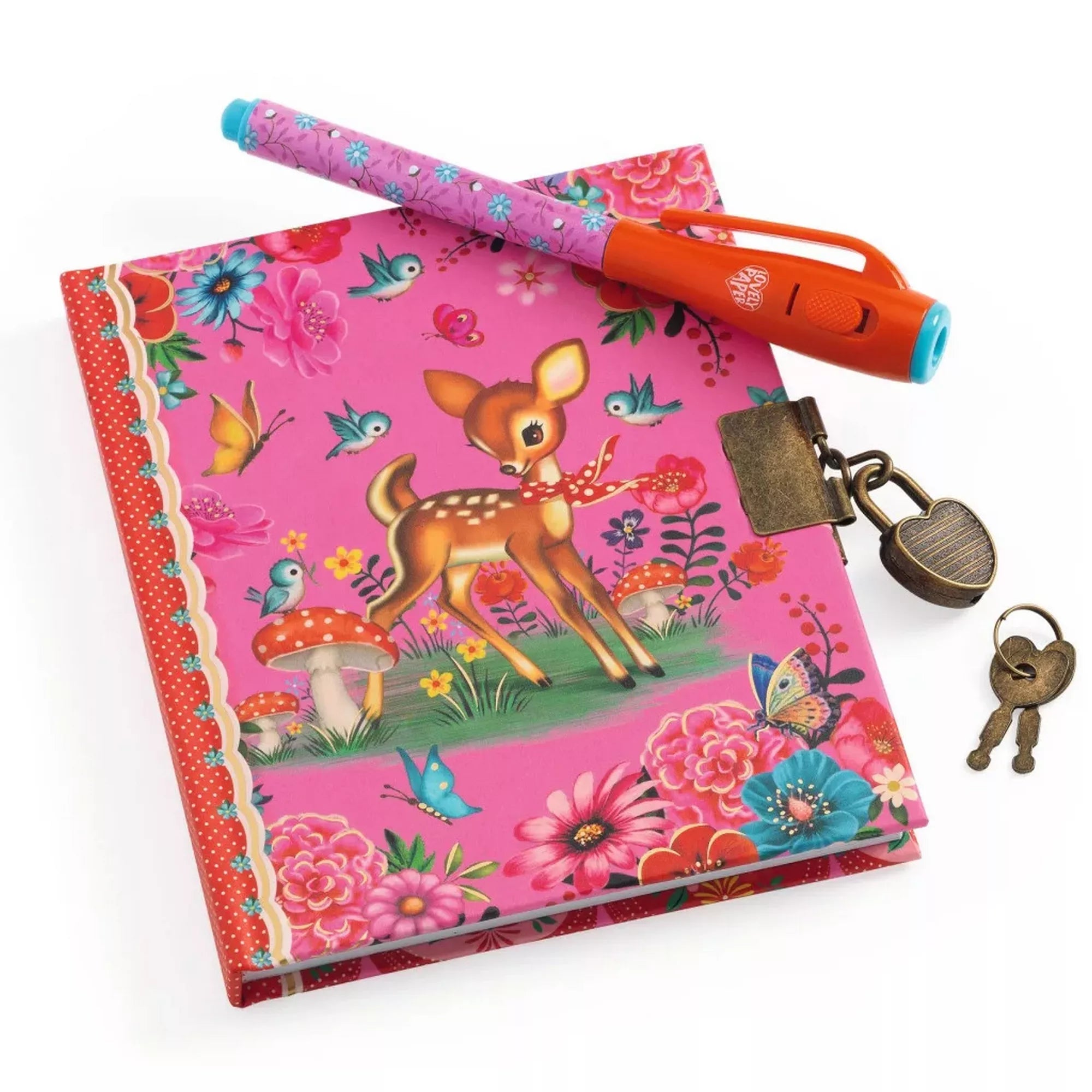 A Fiona titkos naplója varázs tollal készlet közelről: a napló élénk rózsaszín, őzikés és virágos borítóval, mellette a láthatatlan tintás toll, valamint a szív alakú lakat és két kulcs.