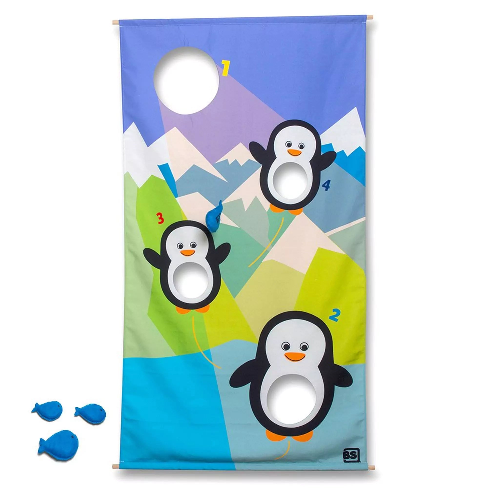 A BS Toys Feed the Penguin játék kiterítve, négy számozott lyukkal a pingvinek pocakján, mellette három kék hal formájú babzsák.