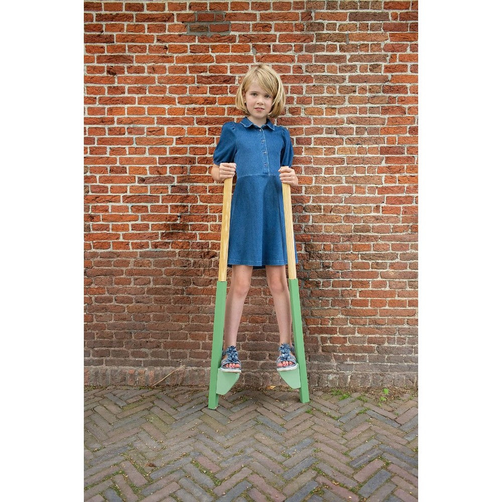 Fa gólyaláb gyerekeknek, BS Toys GA471 hasznalat kozben
